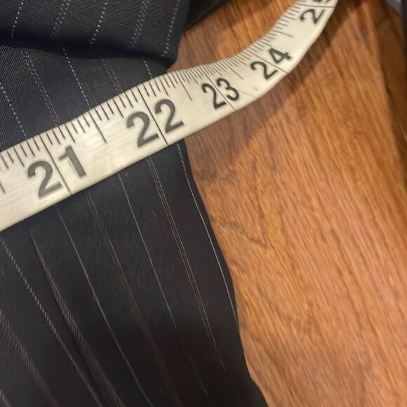 Mantoni virgin wool two button charcoal grey suit size 46R - Picture 16 of 16